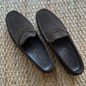 Tods Gommino driving shoes brown suede hardly worn! Quiet luxury with dustbag